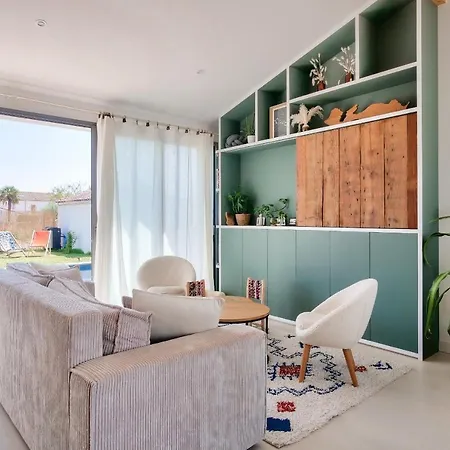 D'architecte Avec Piscine Chauffee Et Jardin 別荘