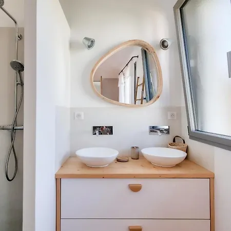 Vakantiehuis D'architecte Avec Piscine Chauffee Et Jardin *