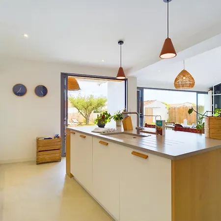 D'architecte Avec Piscine Chauffee Et Jardin * リヴドゥー・プラージュ