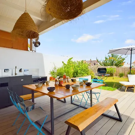 D'architecte Avec Piscine Chauffee Et Jardin 別荘