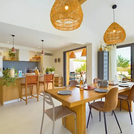 D'architecte Avec Piscine Chauffee Et Jardin