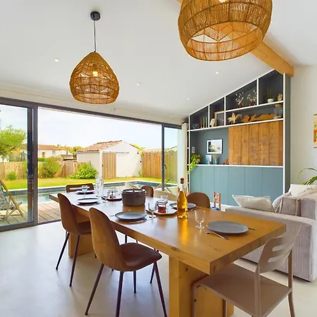 D'architecte Avec Piscine Chauffee Et Jardin 別荘