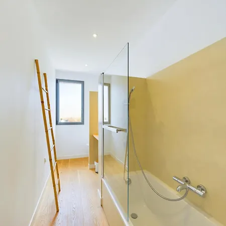 D'architecte Avec Piscine Chauffee Et Jardin *