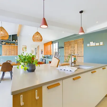 D'architecte Avec Piscine Chauffee Et Jardin