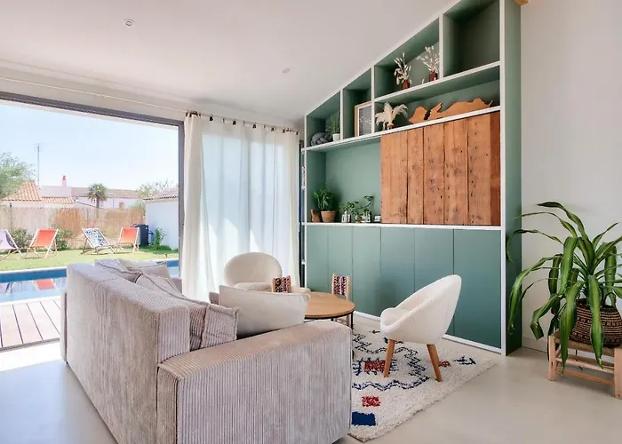 D'architecte Avec Piscine Chauffee Et Jardin 度假居