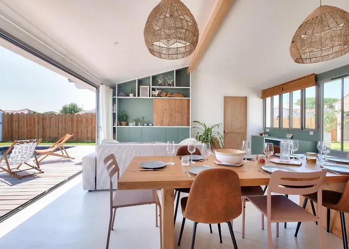 D'architecte Avec Piscine Chauffee Et Jardin 里维多瓦海滩