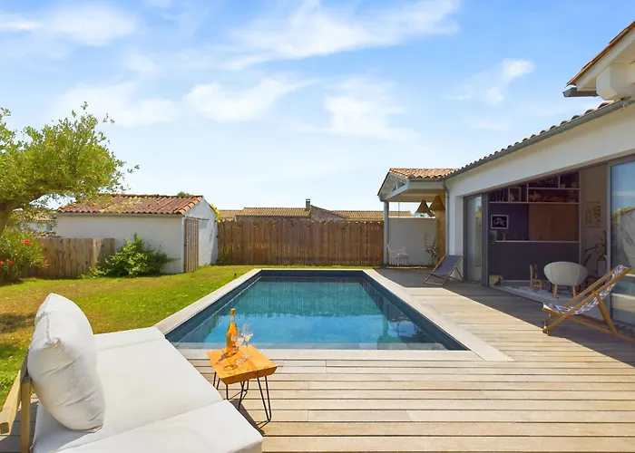 D'architecte Avec Piscine Chauffee Et Jardin 度假居 *