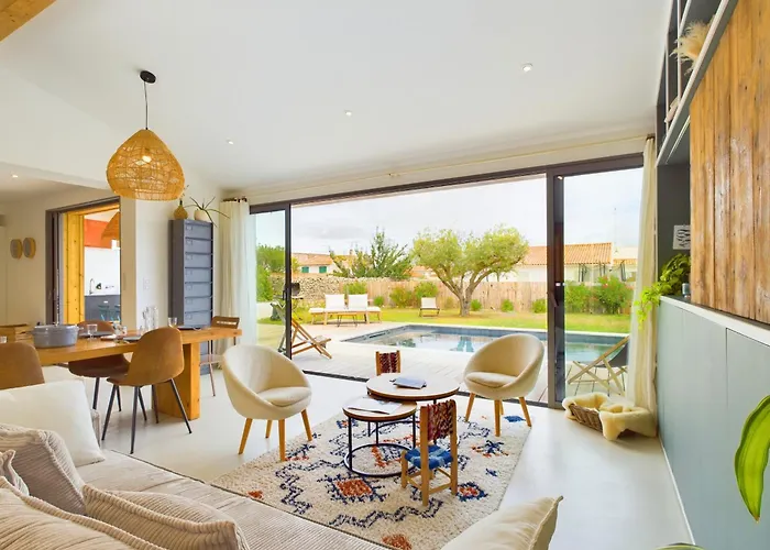 D'architecte Avec Piscine Chauffee Et Jardin *