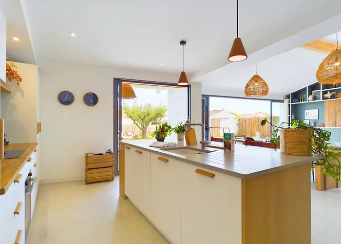 D'architecte Avec Piscine Chauffee Et Jardin * 里维多瓦海滩