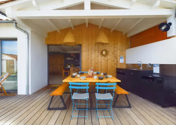 D'architecte Avec Piscine Chauffee Et Jardin 里维多瓦海滩