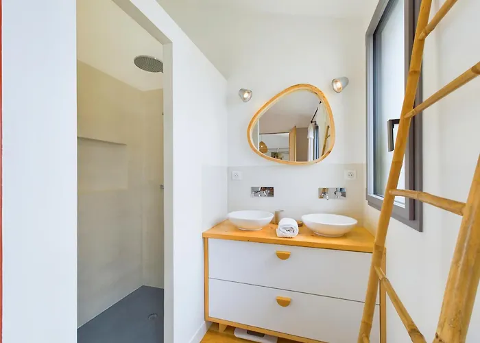 D'architecte Avec Piscine Chauffee Et Jardin * 里维多瓦海滩