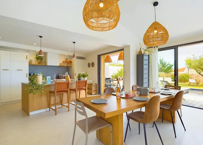 D'architecte Avec Piscine Chauffee Et Jardin